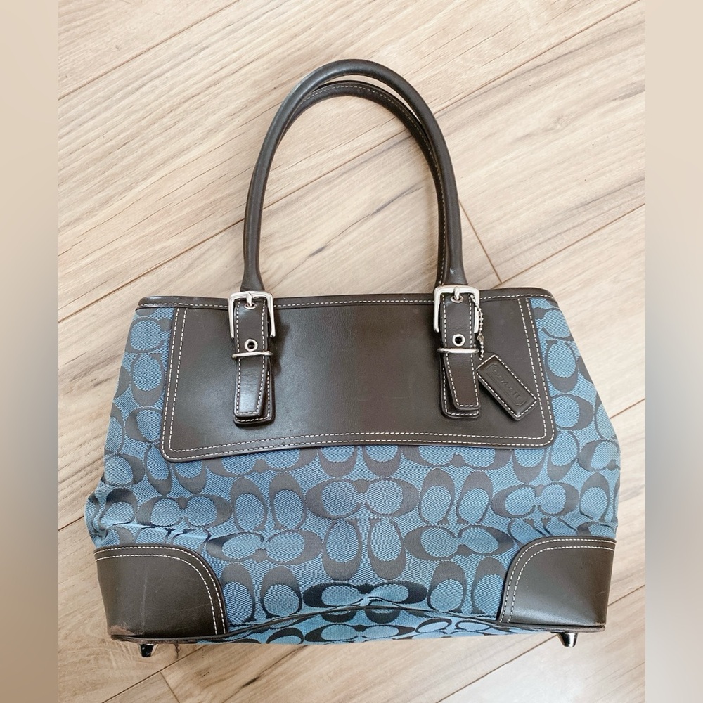 Beautiful Coach Monogram Shoulder Bag